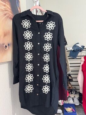 Karen Kane Black Embroidered Shirt With Pockets Sz M